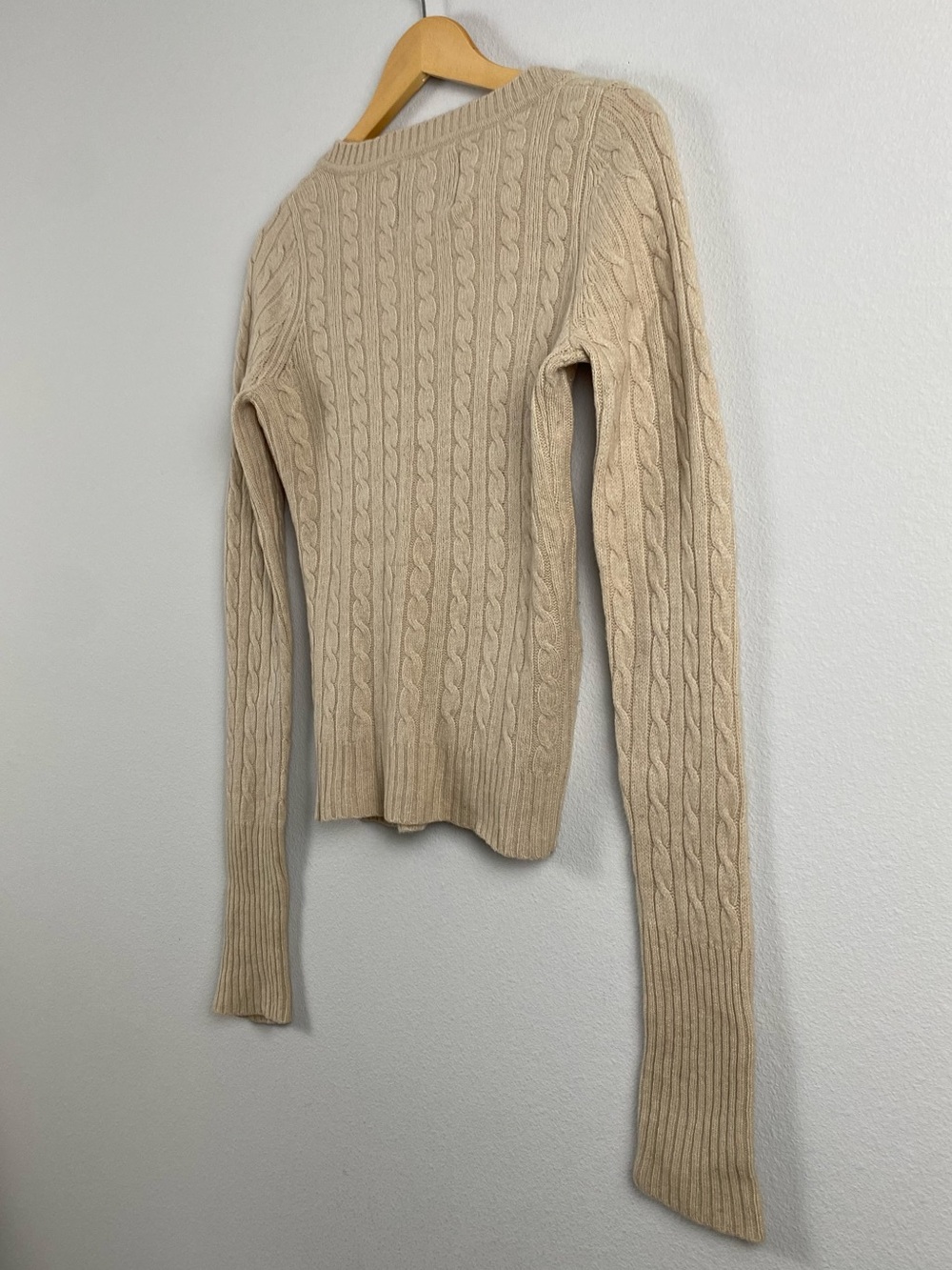 Abercrombie & Fitch Vintage Wool Blend Cable Knit V Neck Long Sleeve Sweater - Picture 6 of 15
